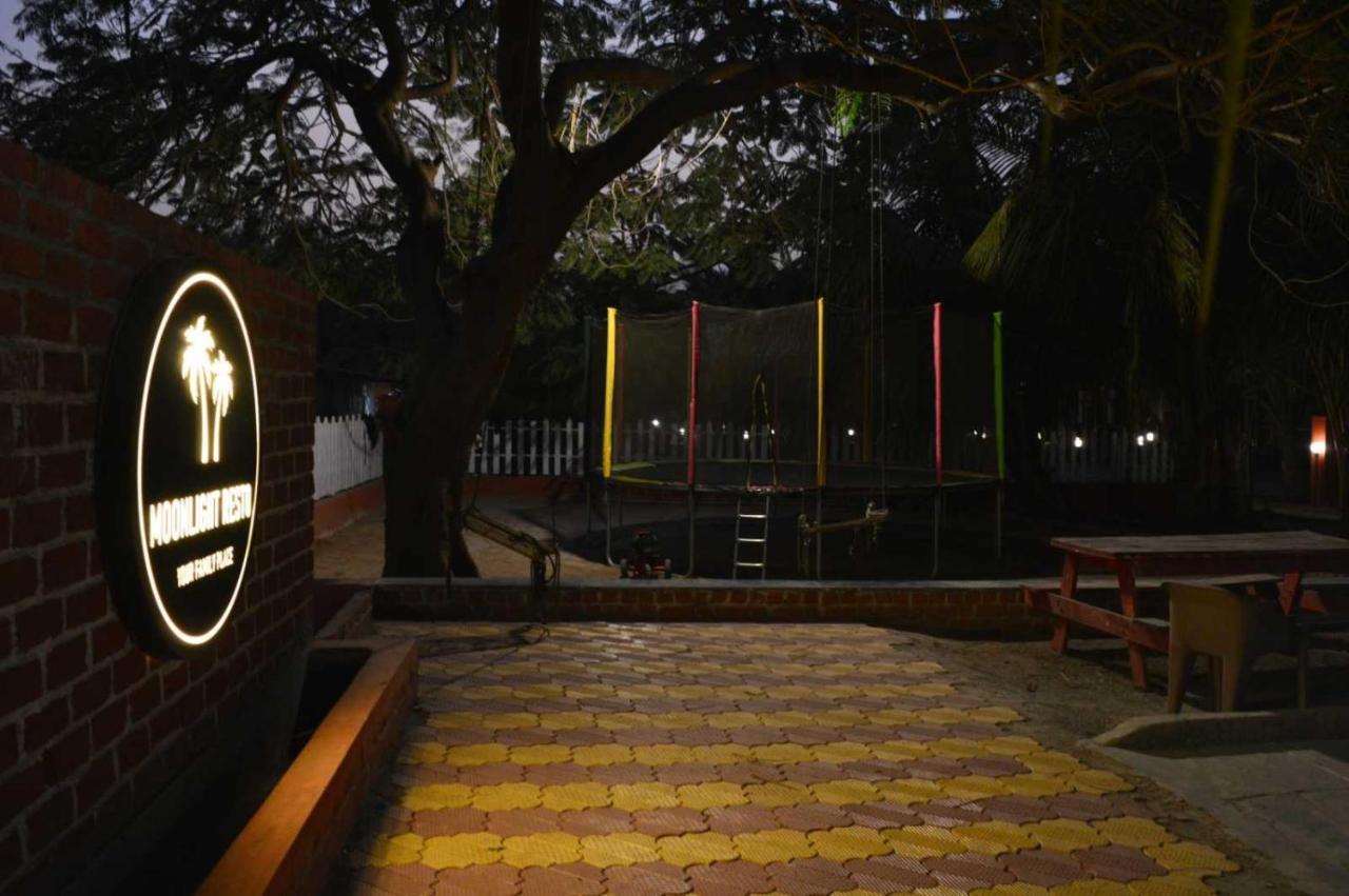 Oyo 81018 Moonlight Farm Stays Solapur Buitenkant foto
